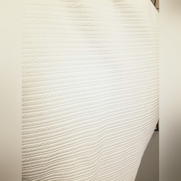 White Textured Sleeveless Peplum Top- NWOT - Picture 4 of 5